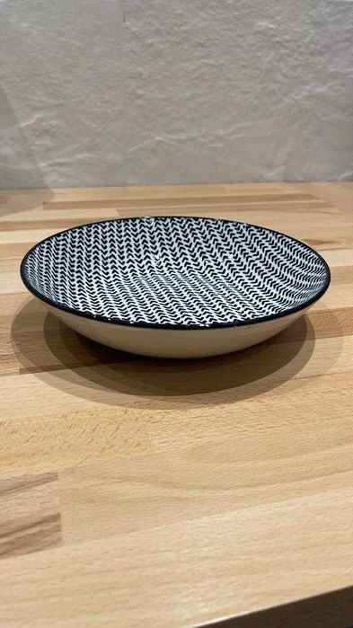 Sprzedam bardzo ładne talerze obiadowe głębokie, nowe, średnica 20,2cm