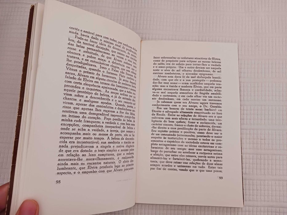 Livro A Escrava Isaura, de Bernardo Guimarães