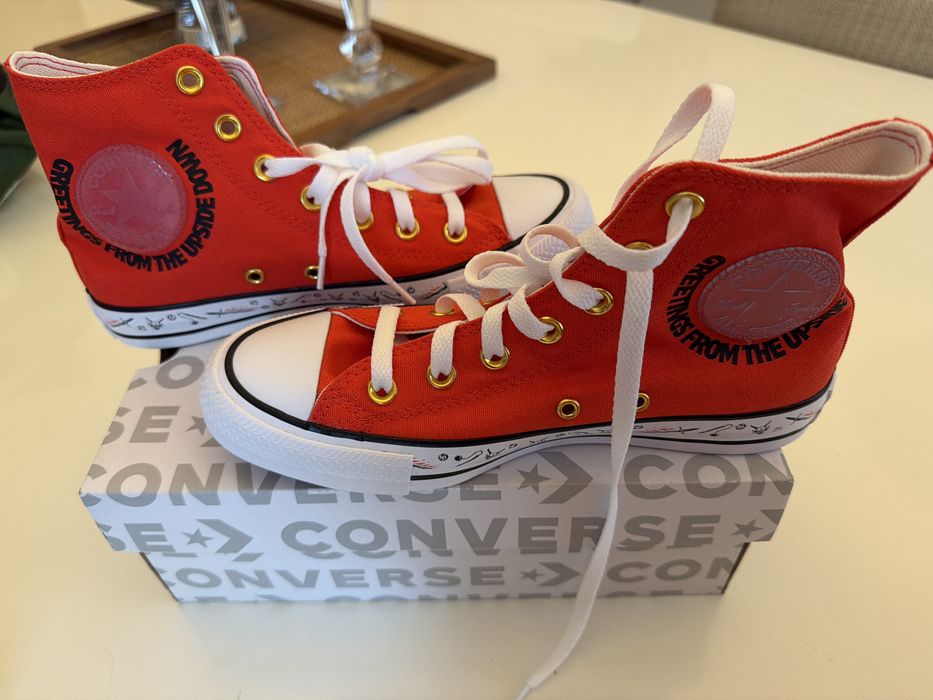 All Star Converse Strnger Things nunca usado Vermelho