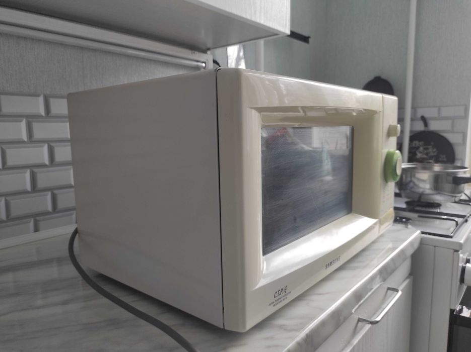 Мікрохвильова піч  20 літрів Samsung  M1712R