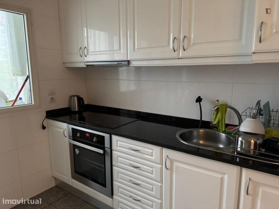 Quarto - localizado em Senhora da Hora Porto