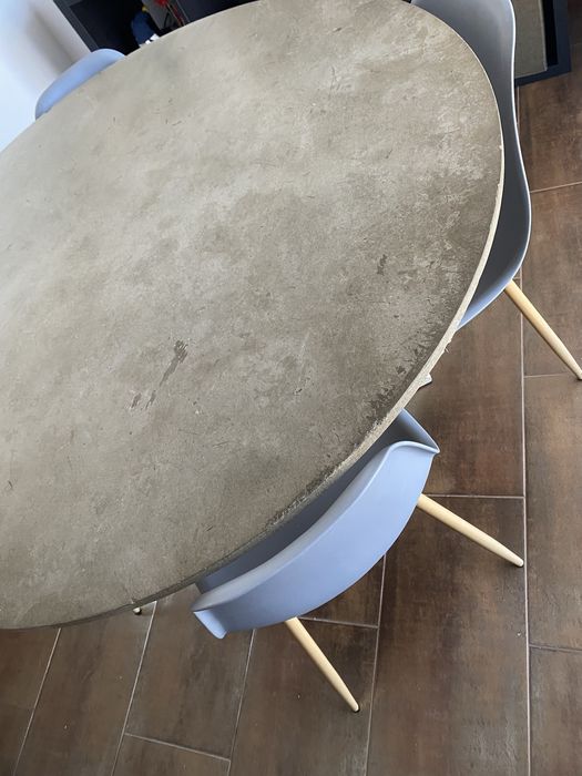 Conjunto mesa redonda e 4 cadeiras**urgente**