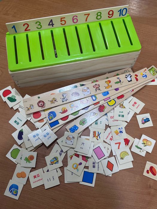 Набір Монтессорі, сортер, класифікатор знань (тварини, цифри, фрукти)