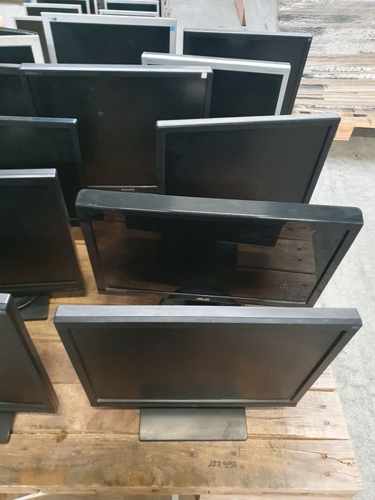 Monitory różne rodzaje 17 cali  dsub