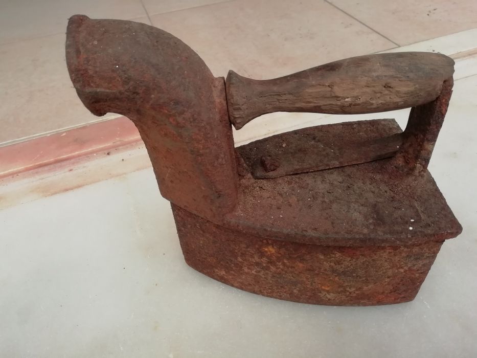 Ferro de engomar antigo424635359539374081