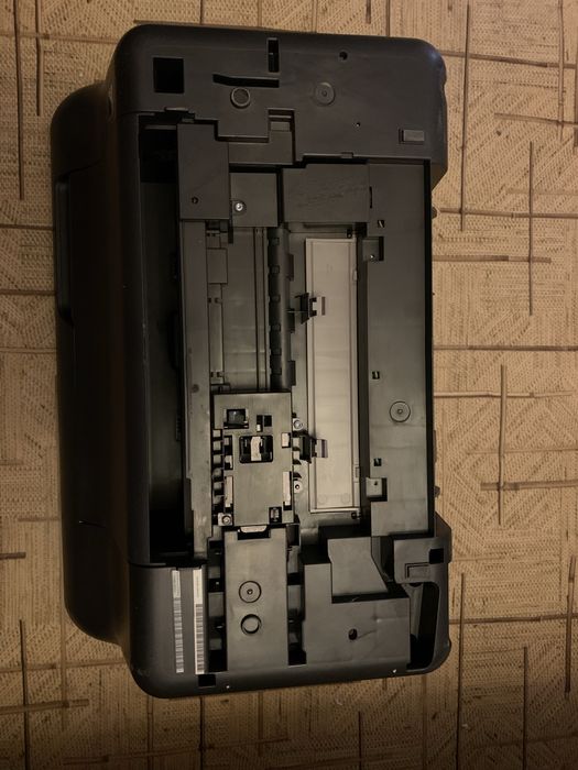 Принтер HP Deskjet 2050 без картриджей