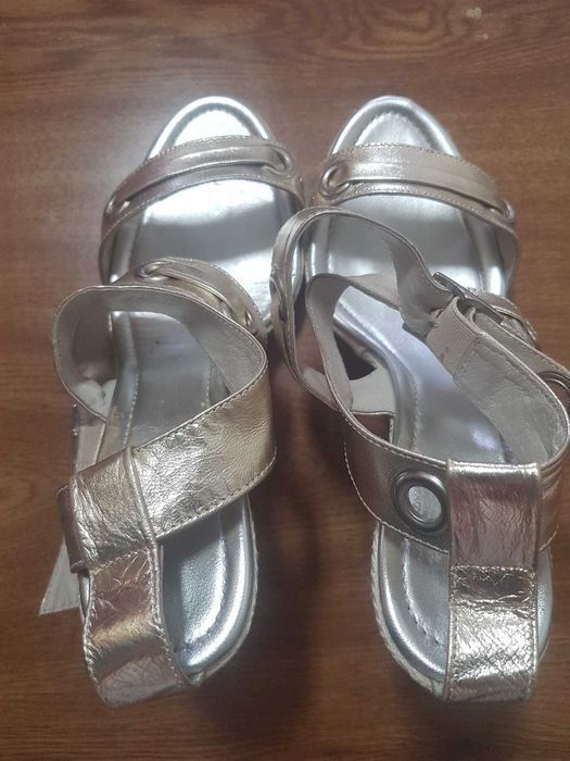 Sandálias Decenio Nº39 como novas