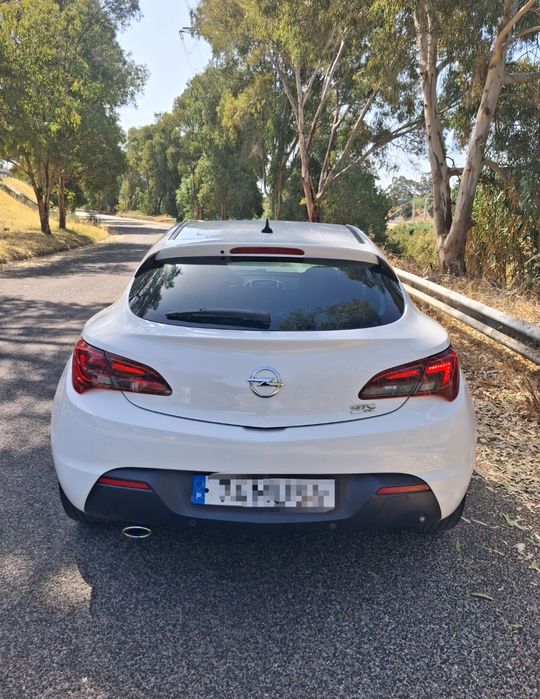 Opel Astra GTC — fotografia 10