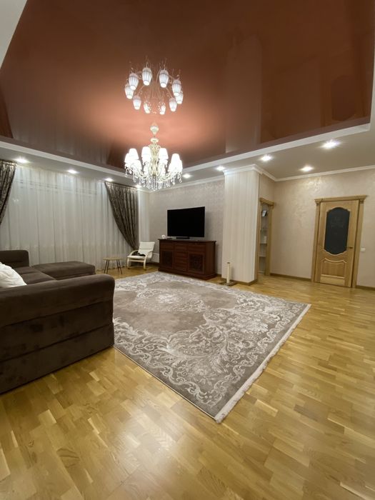 Продам 3к. ЖК Кировский  125м.кв.  132000$