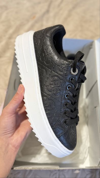Оригінальні кеди GUESS