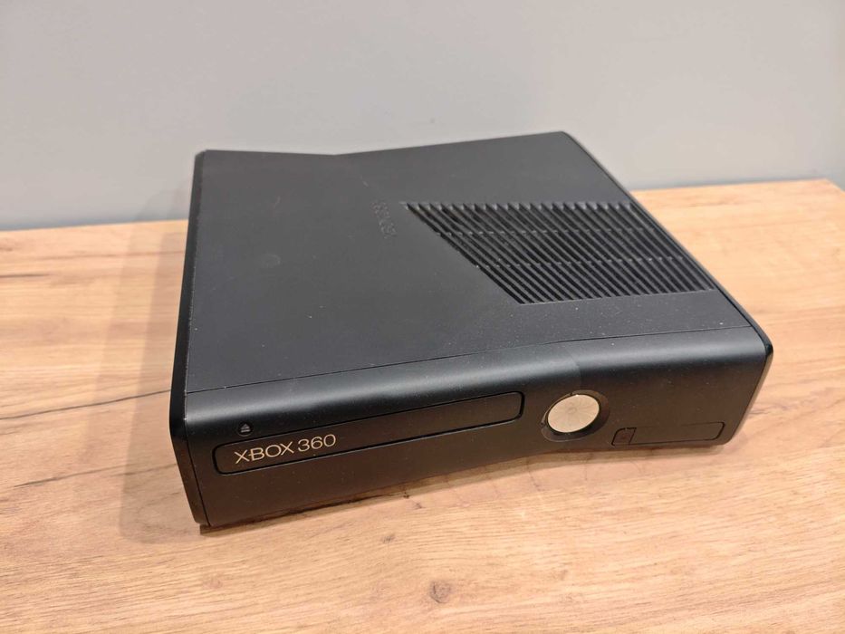 XBOX 360 Slim - uszkodzony