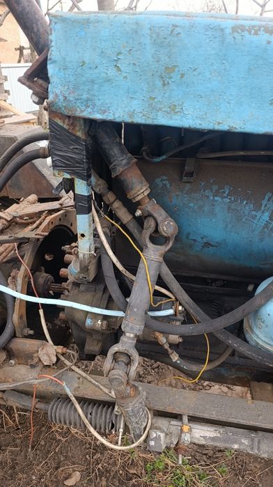 Трактор з двигуном т40