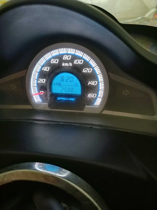 PCX 125 2588 KM - guardada em garagem