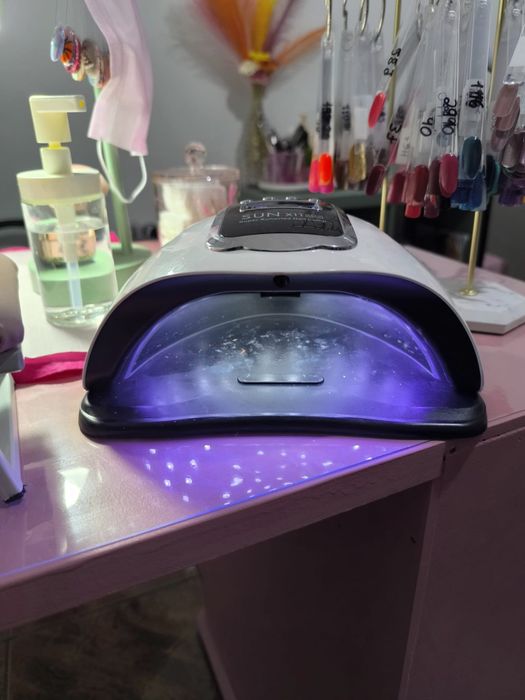Duas máquinas UV Led unhas