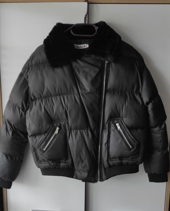 Зимова жіноча куртка
