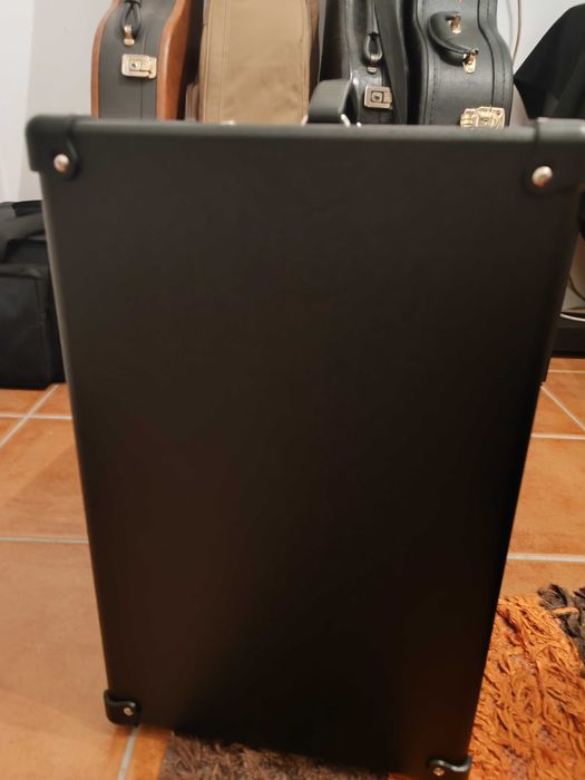 Boss Katana-110 Bass e BOSS GA-FC Pedaleira