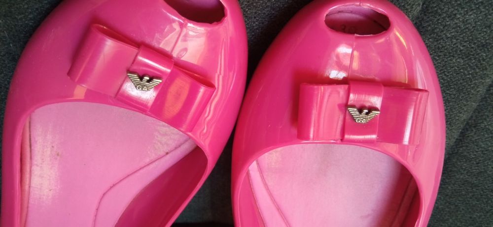 Sabrina 38 com aplicação símbolo Giorgio Armani