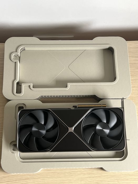Nvidea Geforce RTX 5080 Founders Edition