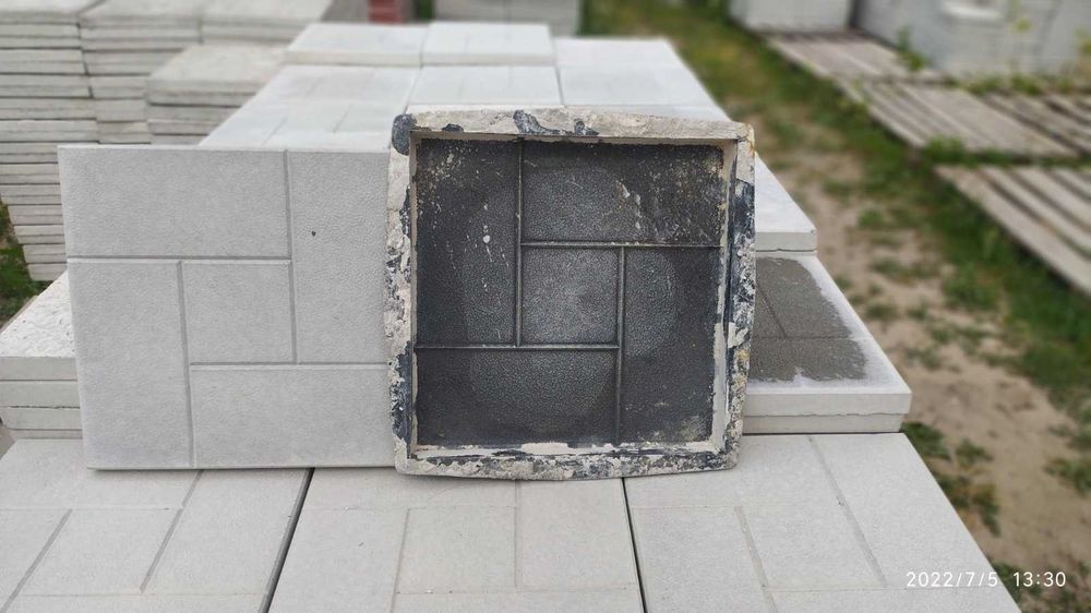 Формы для тротуарной плитки 30х30, 40х40, бордюров,   б/у.