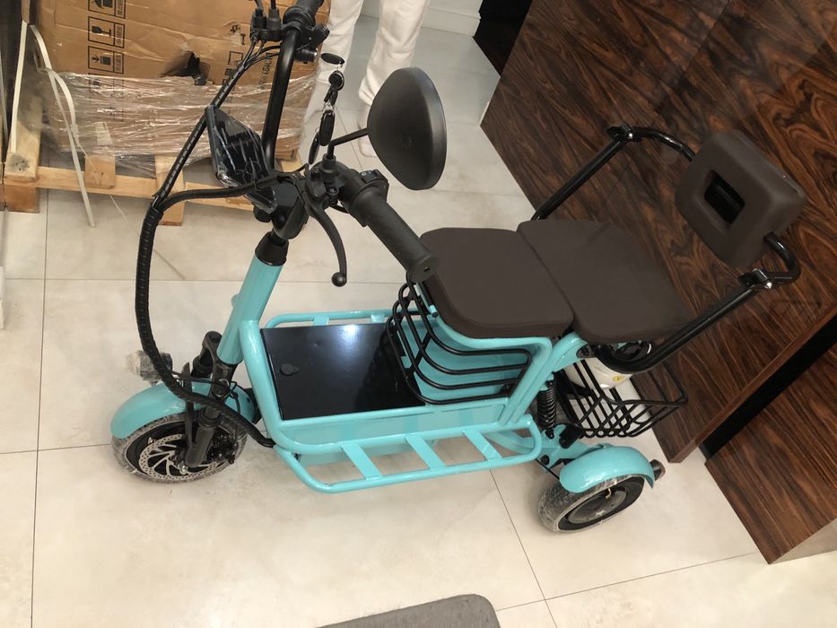 Nowy elektryczny samochodzik dla seniora