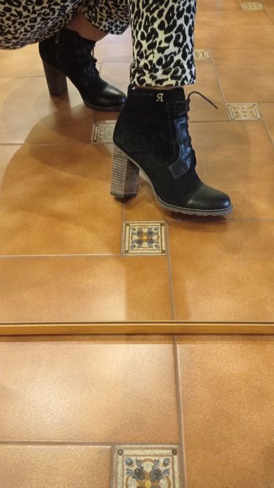 Новые ботинки замш +кожа с утеплителем 40