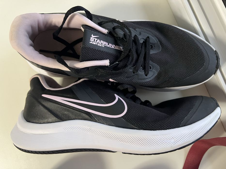 Кросівки Nike 39 розмір 2 пари по ціні 1500