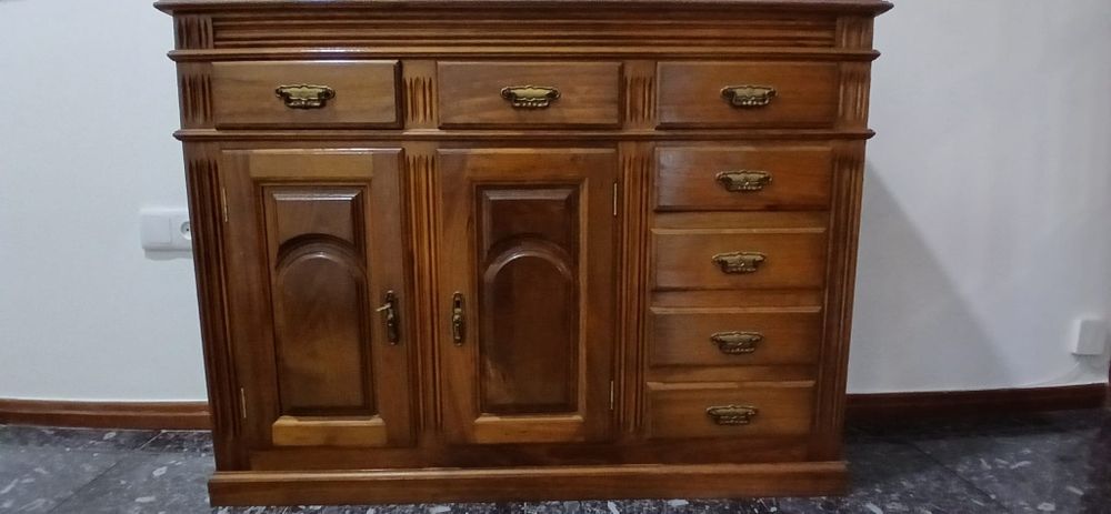 Sapateira de madeira