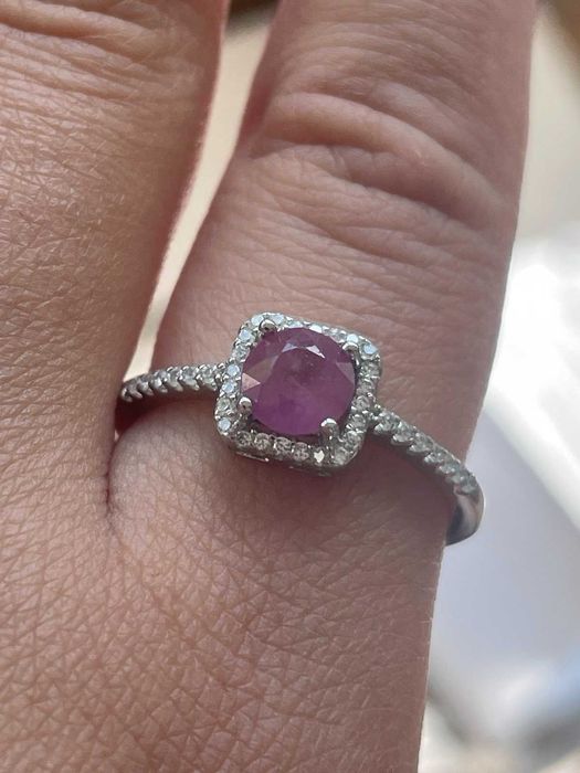 Серебряное кольцо с розовым рубином 6мм. Размер 19