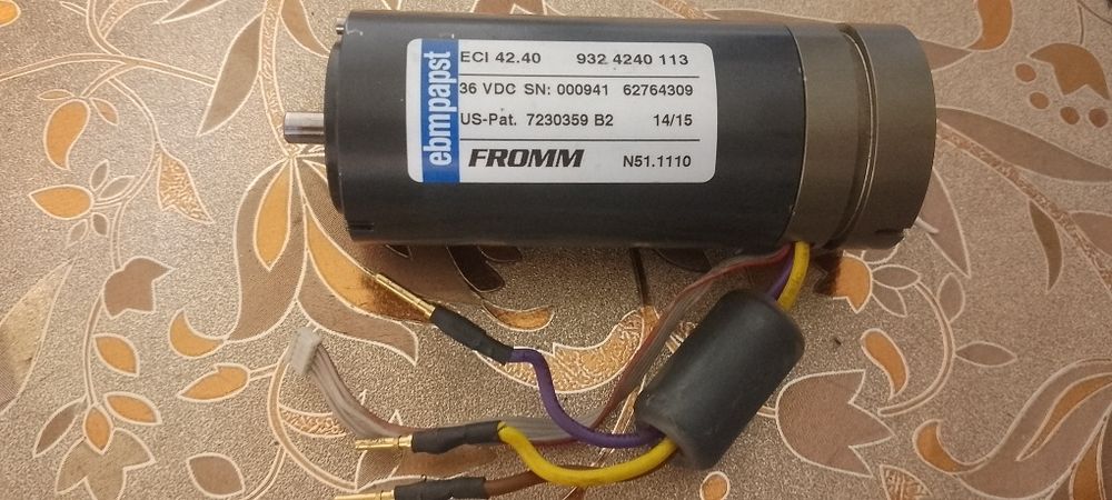 Продам срочно движочек для утягивающей машинки