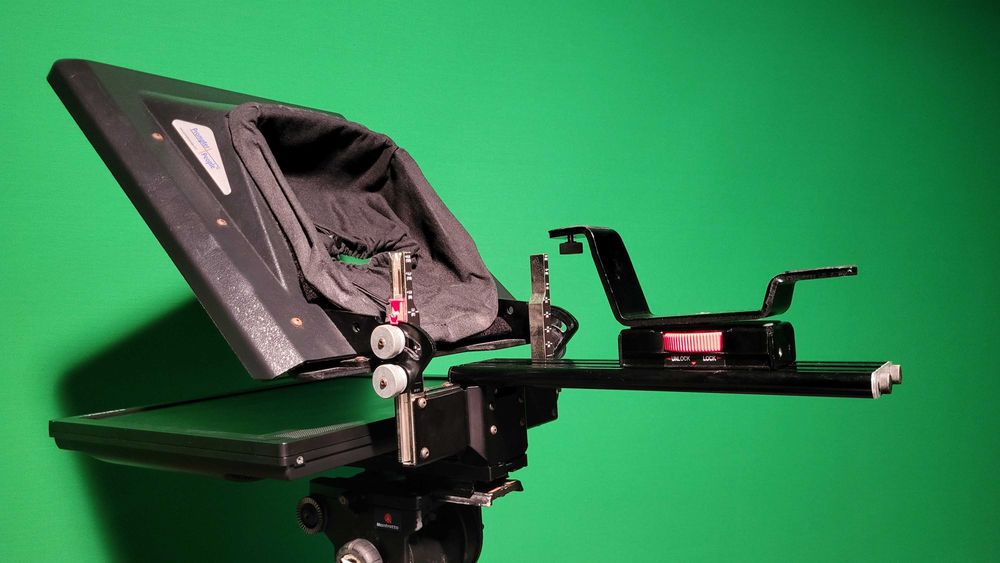 Teleponto PrompterPeople ProLine 17" c/ tripé Manfrotto + laptop