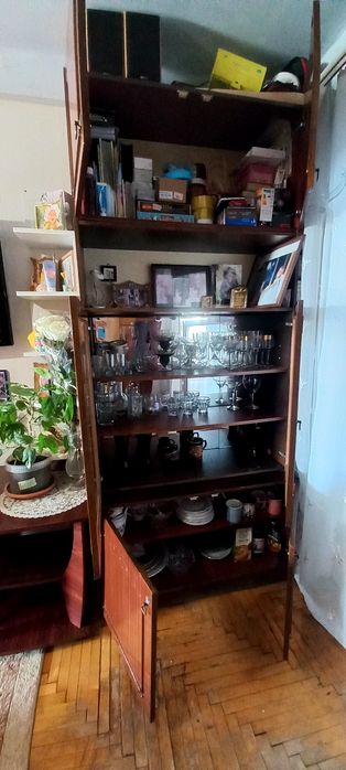 Продам советский сервант-шкаф