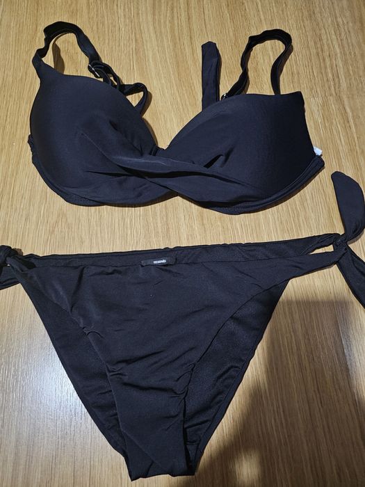 Bikinis e fatos banho