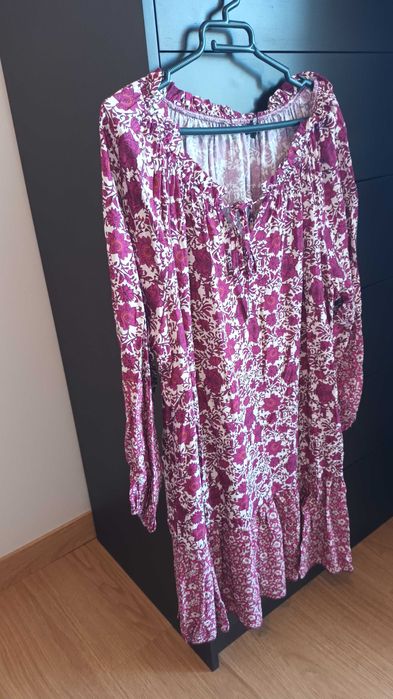 Vestido em bege e rosa