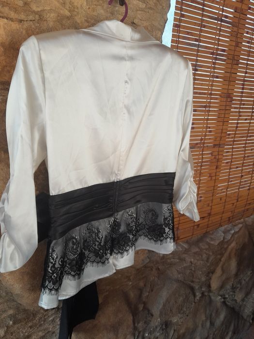 Camiseta de cerimonia "Pitti- Difusion." Numero é o 44.