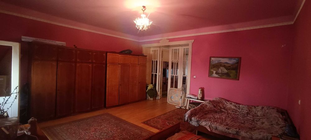 БЕЗПОСЕРЕДНЬО ЦЕНТР МІСТА! ІСТОРИЧНА будівля! 3 кім, 113 кв.м., жила