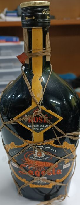 Antiga garrafa Lagosta vinho rosé para colecionador