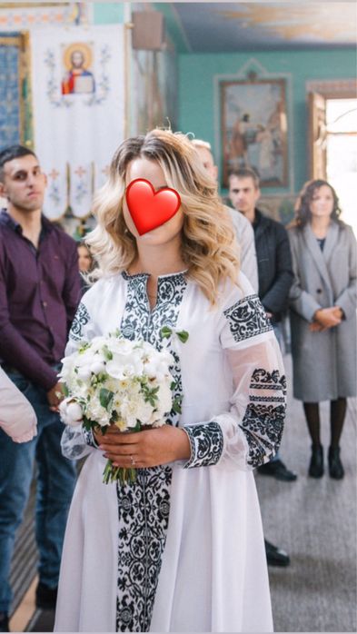 Продаю красиве вишите плаття