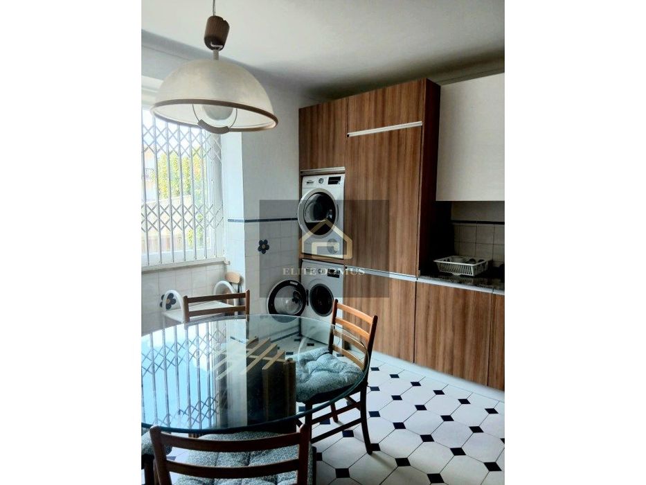 T2 com BOX, Terraço e Suite em Condomínio Fechado - Carcavelos!