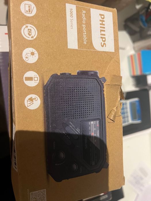Це портативний радіоприймач Philips TAR1609/00.