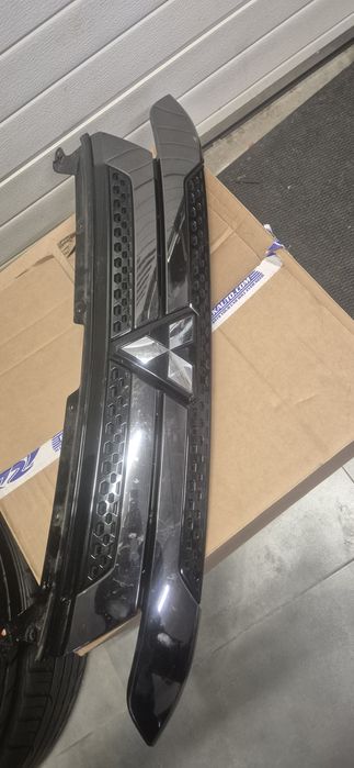 Atrapa Grill Mitsubishi Outlander III lift