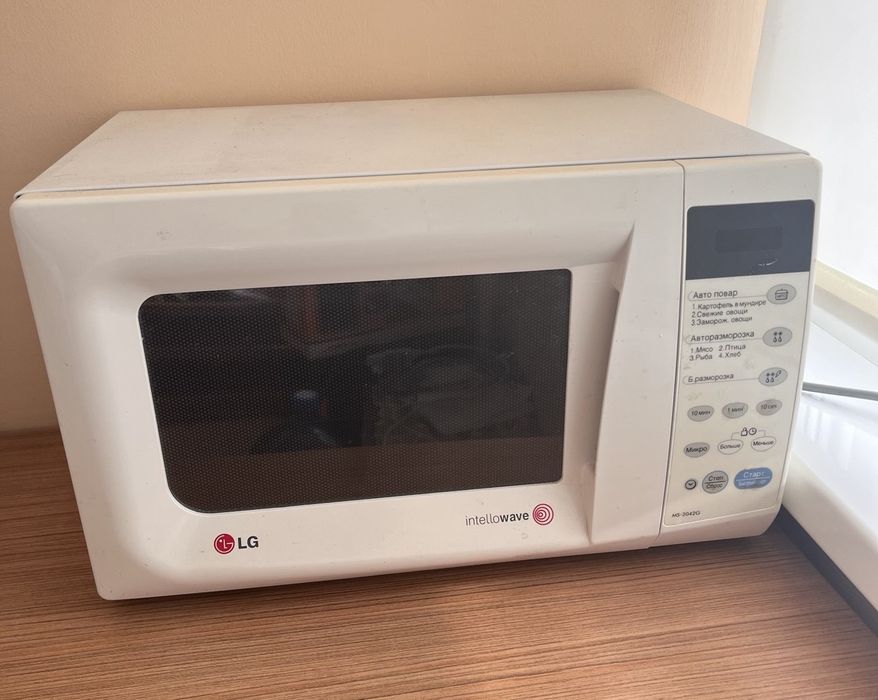 ПРОДАМ микроволновку LG - 2042G