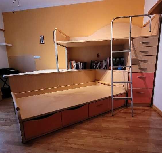 Beliche e secretária para crianças