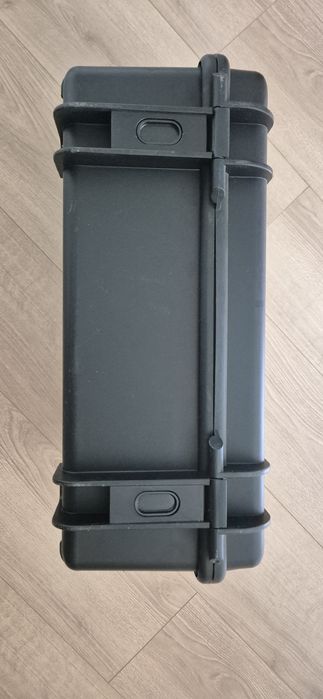 kufer, locker, skrzynka hermetyczna.