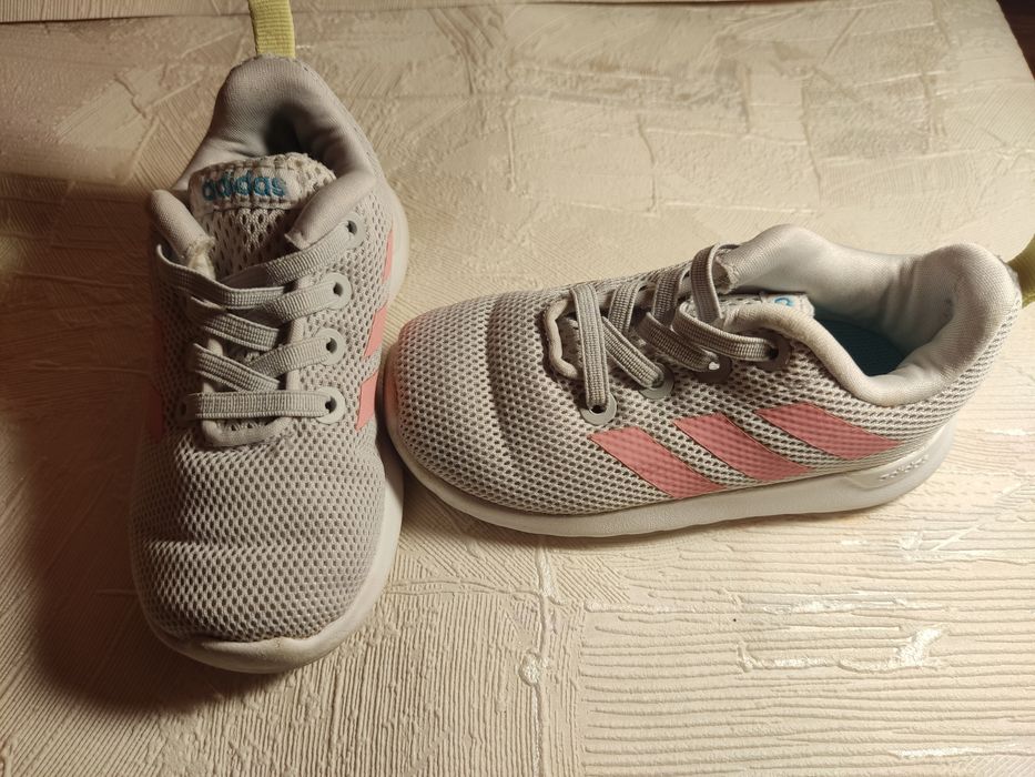 Продам дитячі кросівочки adidas