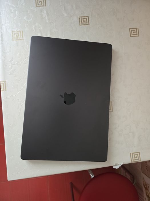 Apple MacBook Pro 16 with Apple M3 Pro, 512GB, 12 CPU / 18 GPU, 18GB R