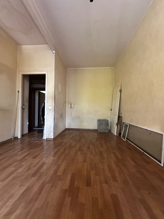 Продам. 1 комнатную  квартиру под ремонт