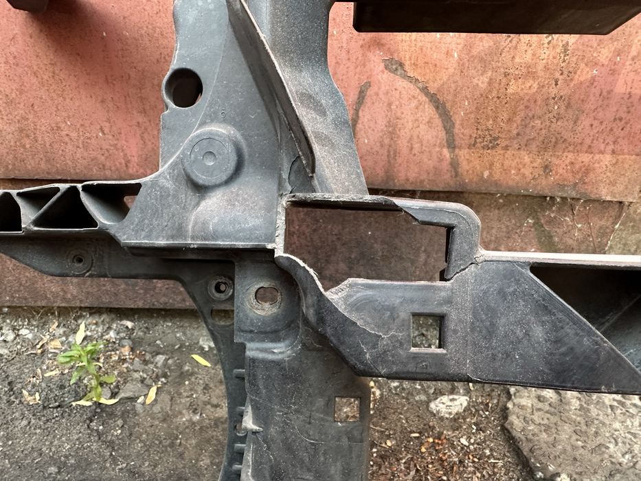 Передняя установочная панель телевизор VW Touran 1T0805588 2005-2010