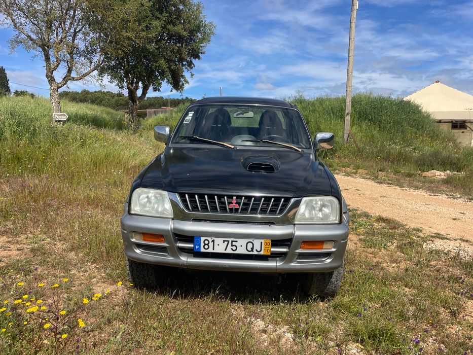 Mitsubishi L200 4x4 • Muito Estimada • Revisões em Dia
