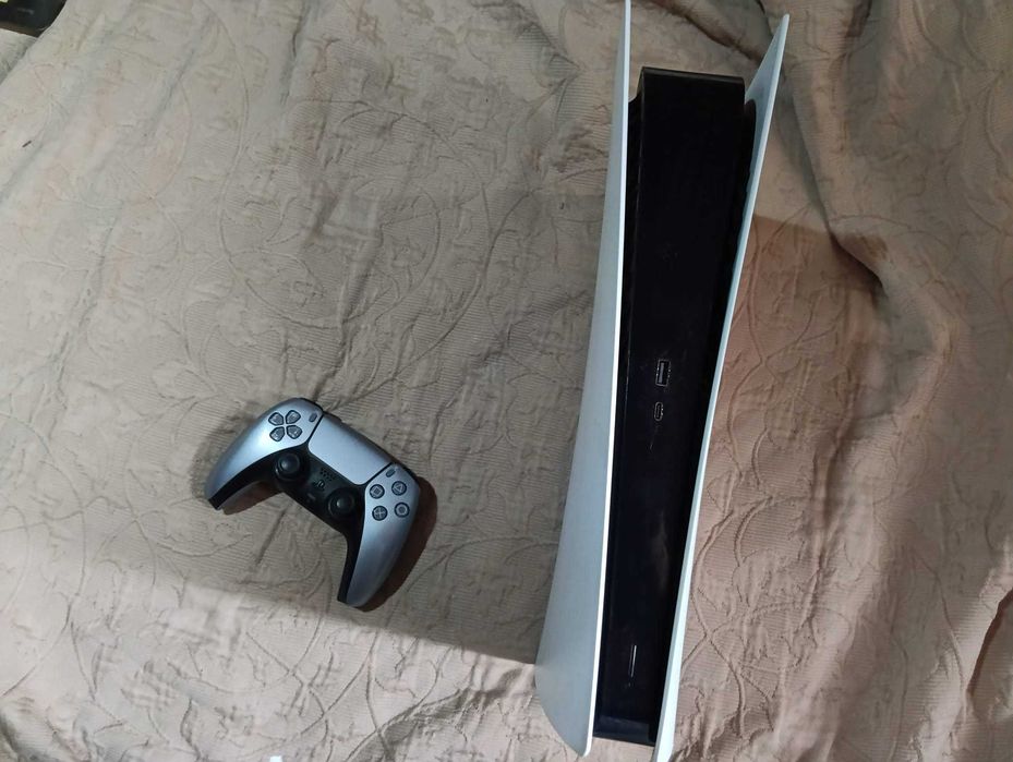 PS5 825 gb + comando+ suporte da consola
