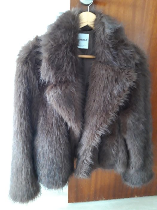 Casaco pêlo castanho da Bershka